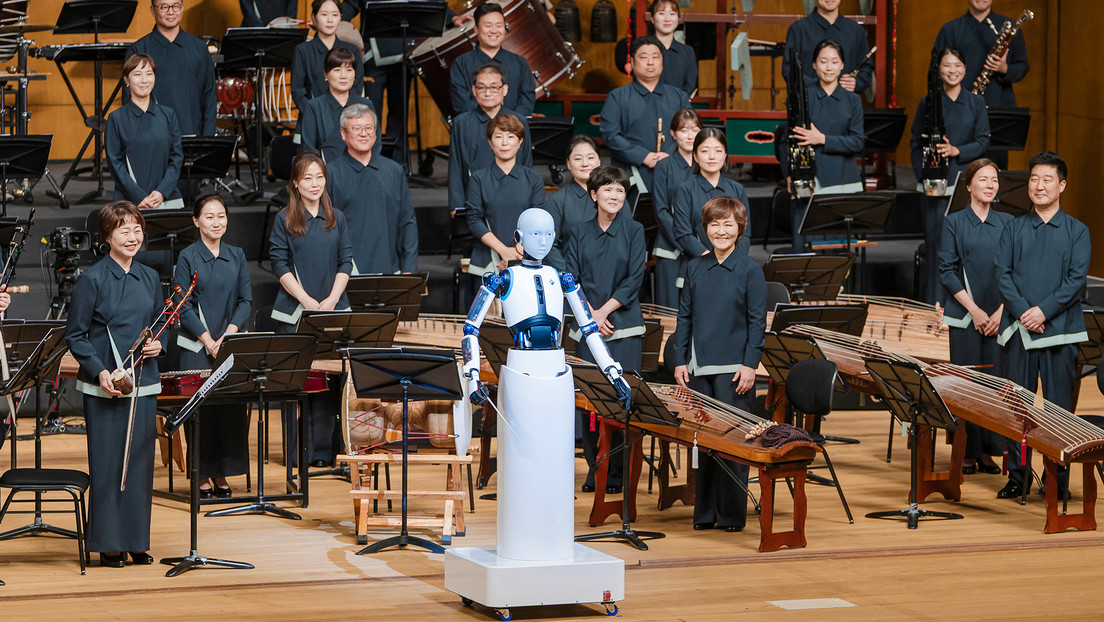 Un robot 'sordo' debuta con éxito como director de orquesta en Corea del Sur