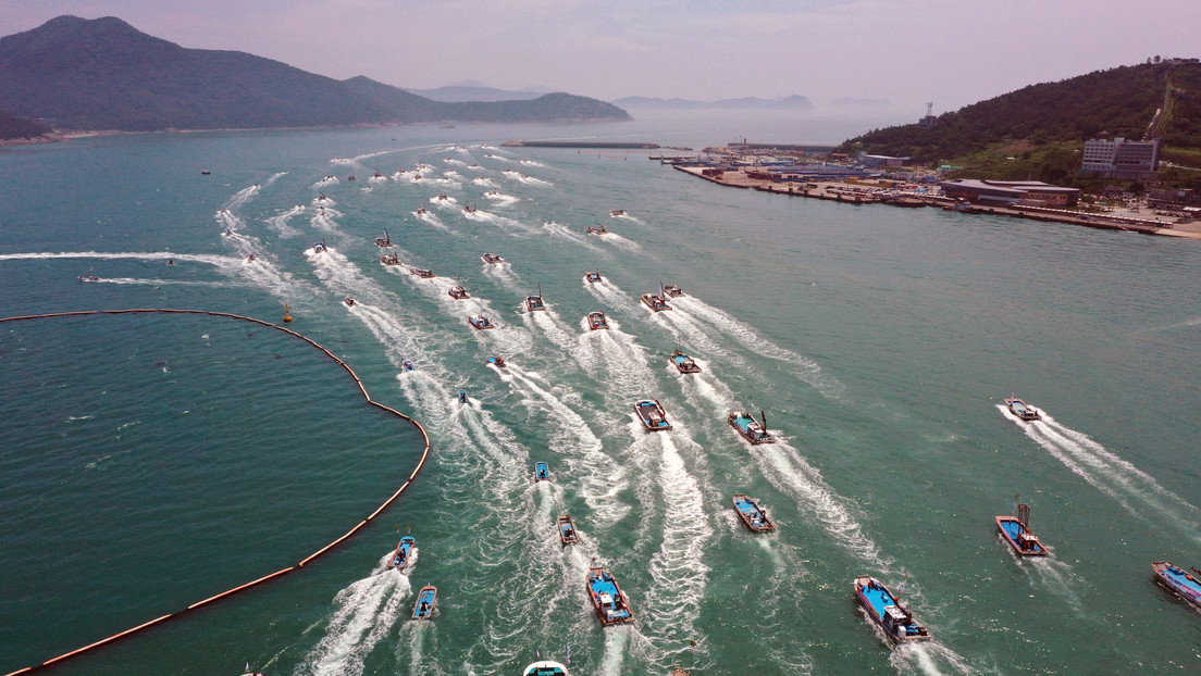 China insta a Japón a suspender su plan de verter al mar agua radiactiva de Fukushima