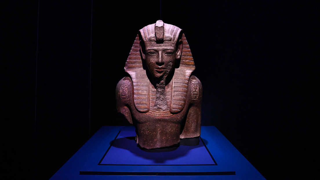 Suiza devuelve a Egipto el fragmento de una estatua del faraón Ramsés II de 3.400 años de antigüedad