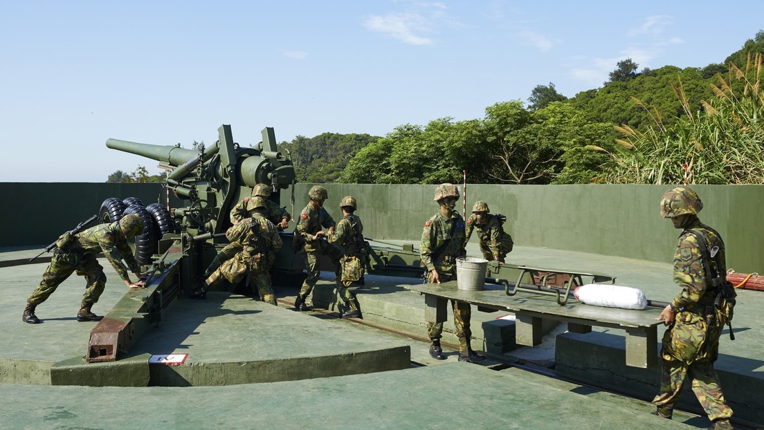 Taiwán practica ejercicios militares con fuego real