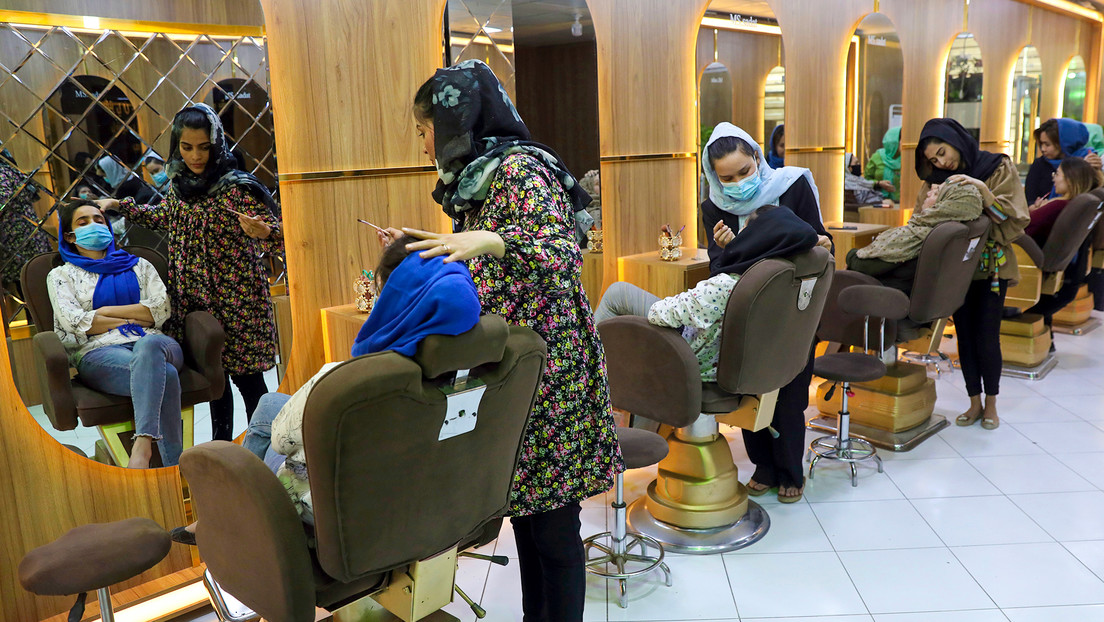 Los talibanes ordenan cerrar los salones de belleza en Afganistán