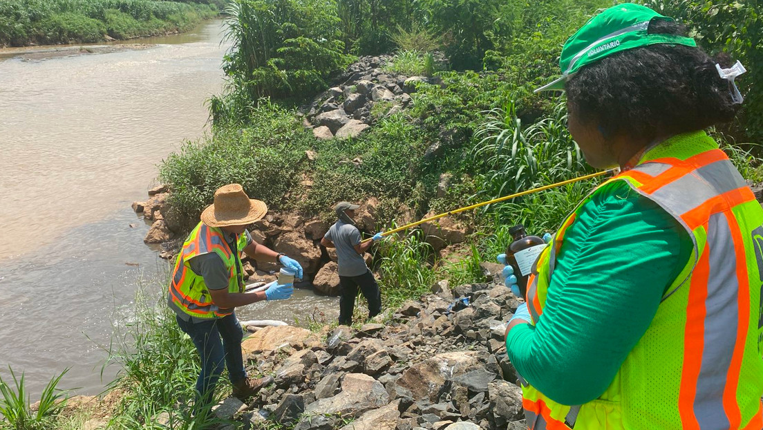 Derrame de combustible contamina un río en Panamá (FOTOS)