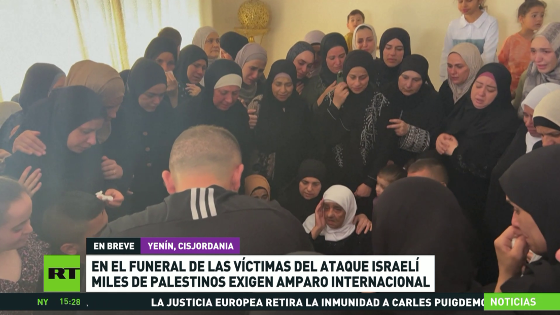 Miles De Palestinos Exigen Amparo Internacional Durante El Funeral De ...