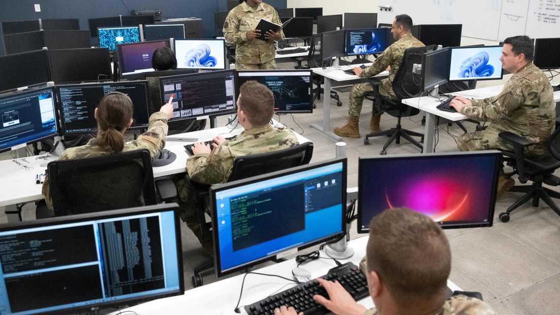 Militares de EE.UU. entrenan a la inteligencia artificial con información secreta