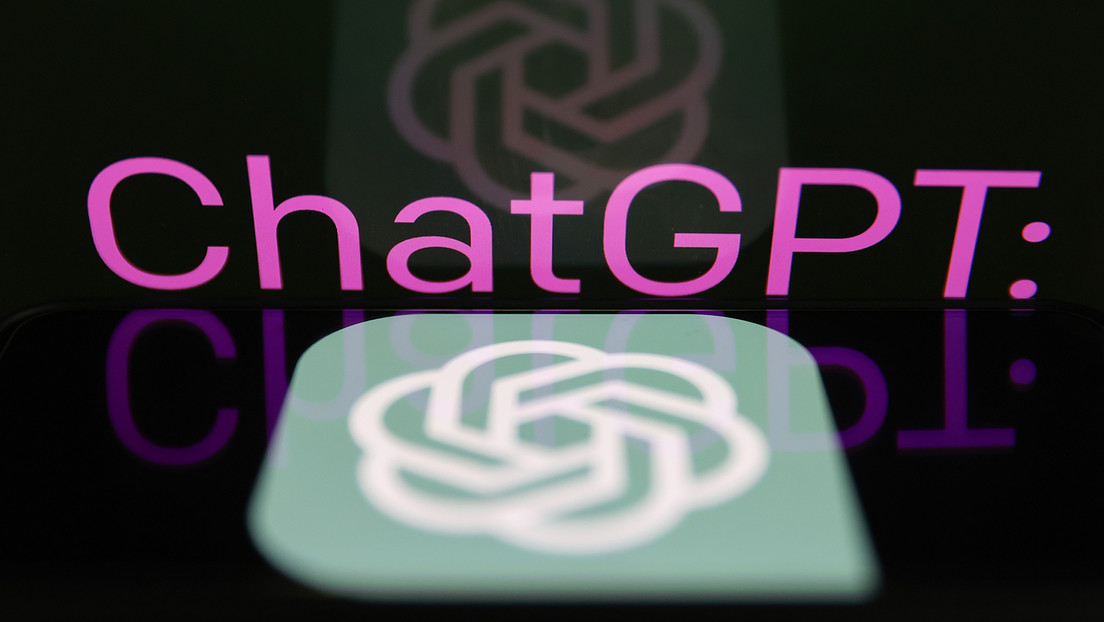 El interés explosivo por el bot ChatGPT decae por primera vez desde su lanzamiento