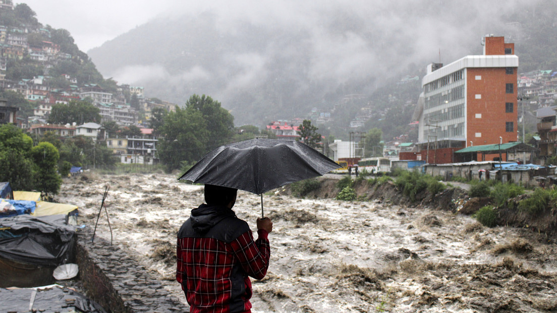 Intensas lluvias paralizan la capital de la India y dejan 18 muertos en el norte del país