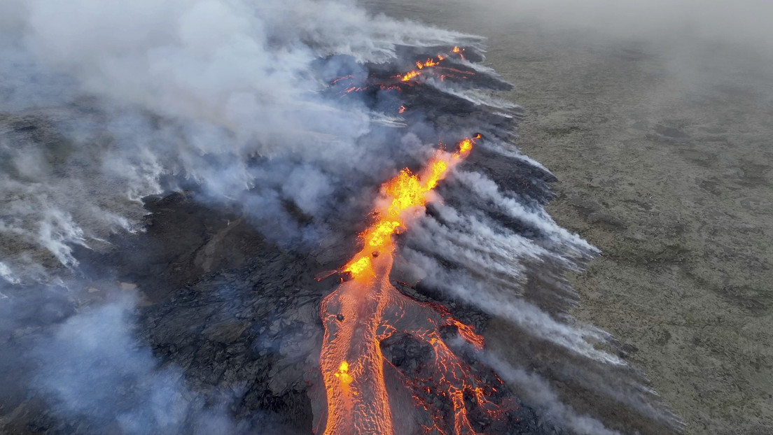 VIDEOS: Volcán en Islandia entra en erupción luego de múltiples temblores registrados en la zona