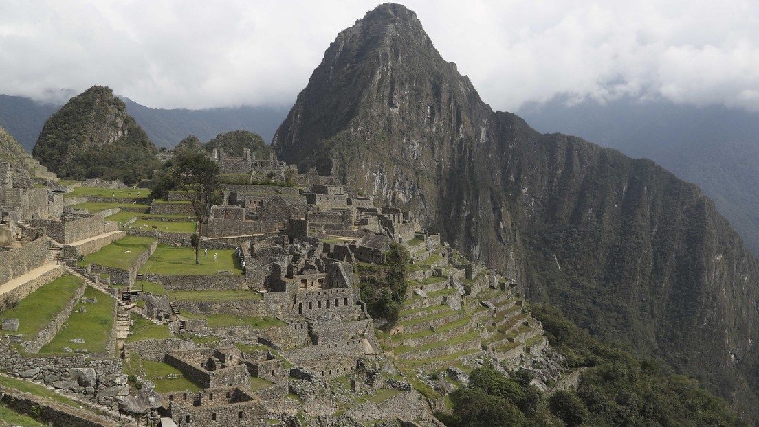 Hallan la placa de oro que reconoce a Machu Picchu como maravilla del mundo