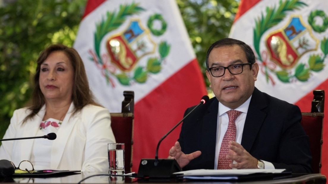Premier de Perú dice que investigarán la denuncia por plagio de tesis de Boluarte