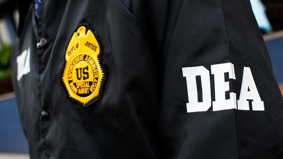 La DEA y el FBI permitieron que agentes facilitaran información a