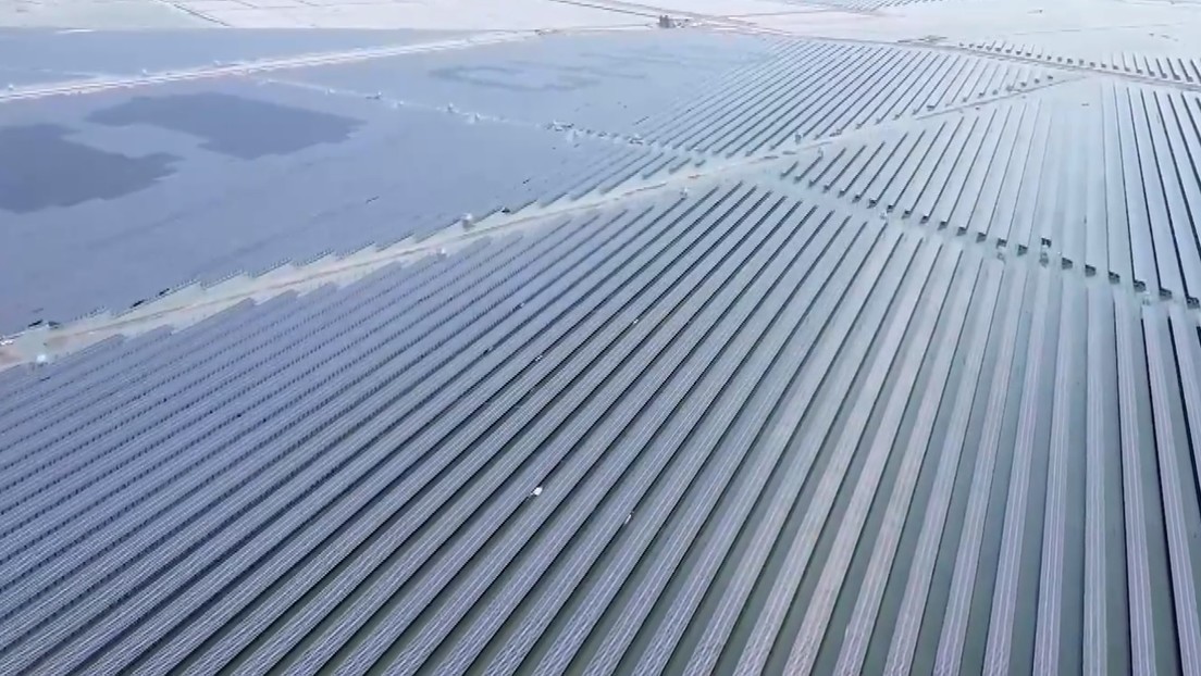 La mayor planta solar flotante del mundo construida sobre una salina ya está en marcha en China (VIDEO)