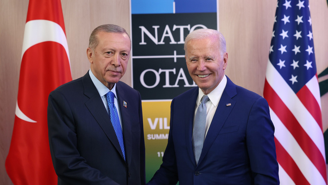 Seymour Hersh dice que Biden ofreció a Erdogan apoyo del FMI para que ratificara la adhesión de Suecia a la OTAN