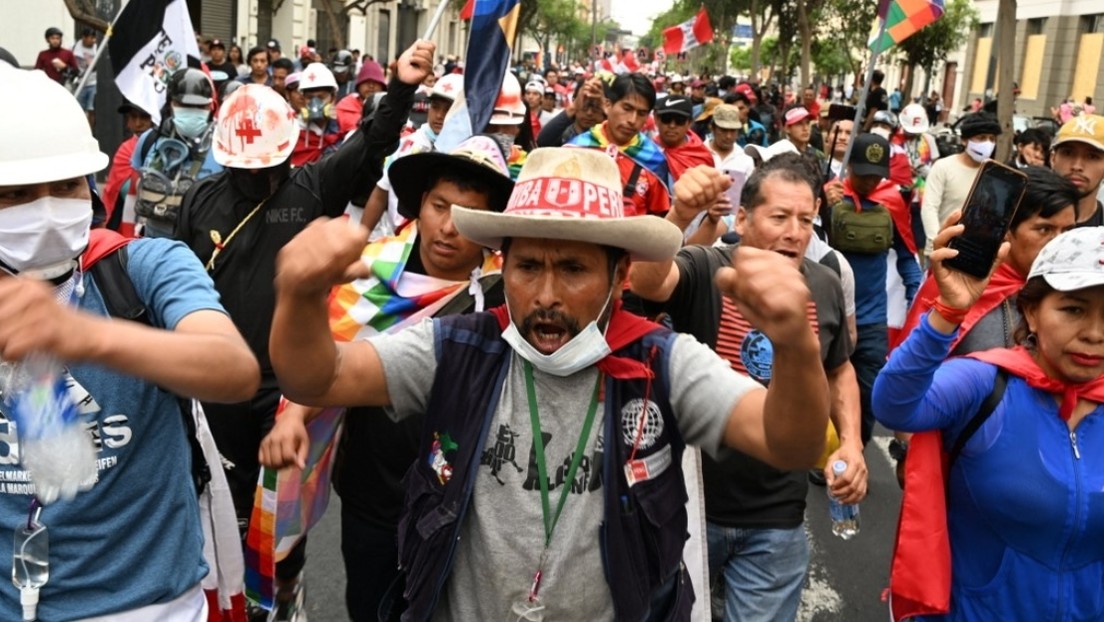 "¡A golpearlos!": el polémico llamado de un grupo neonazi en Perú contra manifestantes