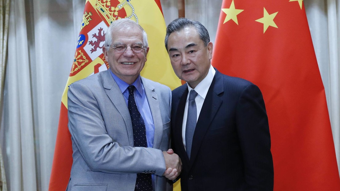 Wang Yi a Borrell: "La UE debe aclarar su postura hacia Pekín"