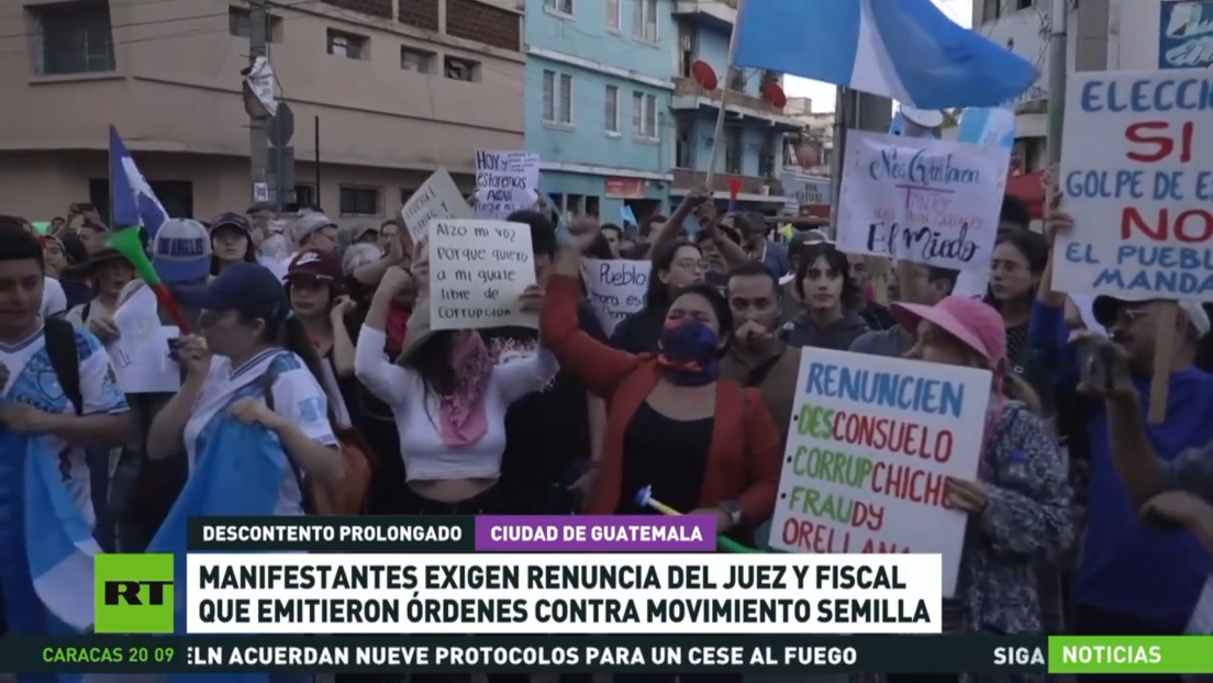 Manifestantes guatemaltecos exigen la renuncia del juez y el fiscal general que emitieron órdenes contra el Movimiento Semilla