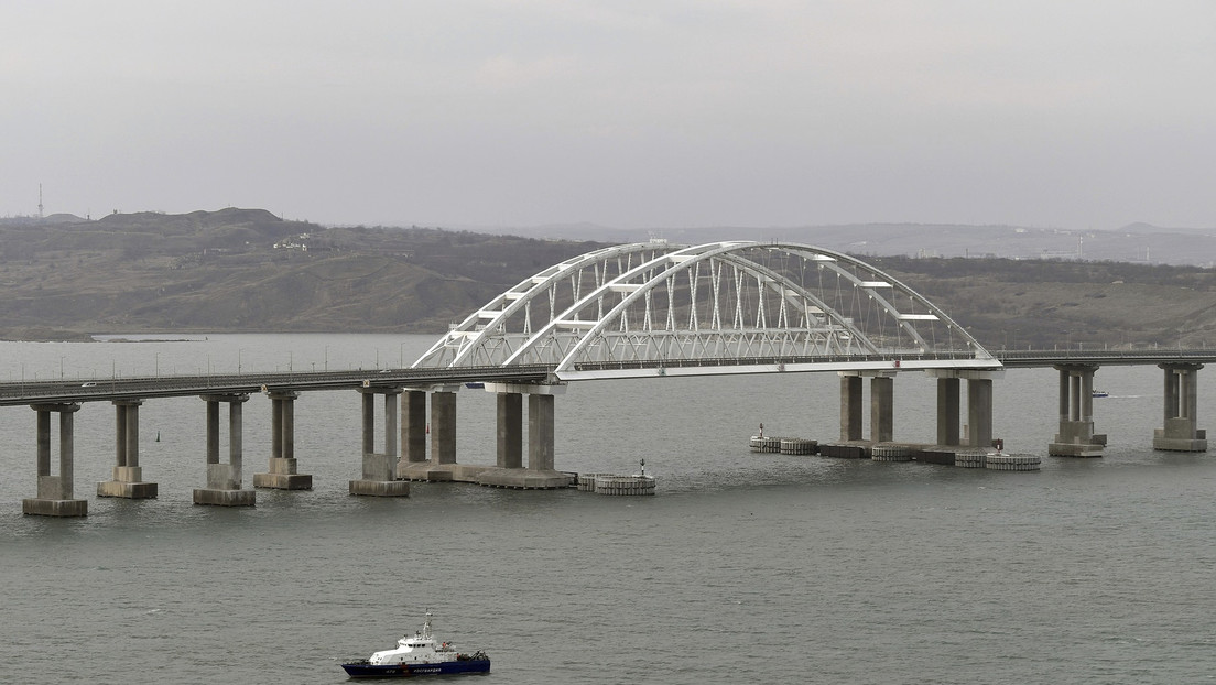 Se detiene el tráfico en el puente de Crimea debido a una "emergencia"