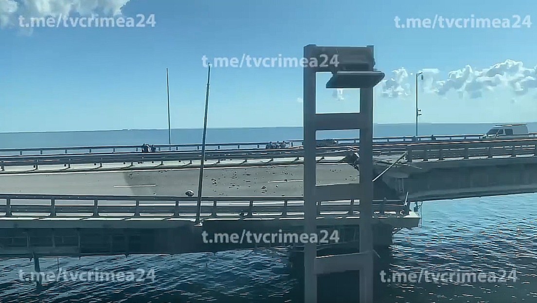 VIDEO: Daños en el puente de Crimea vistos desde un tren