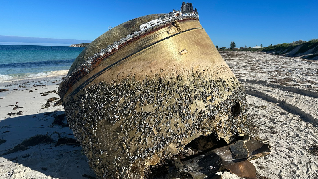 Un "peligroso" objeto no identificado encalla en una playa australiana