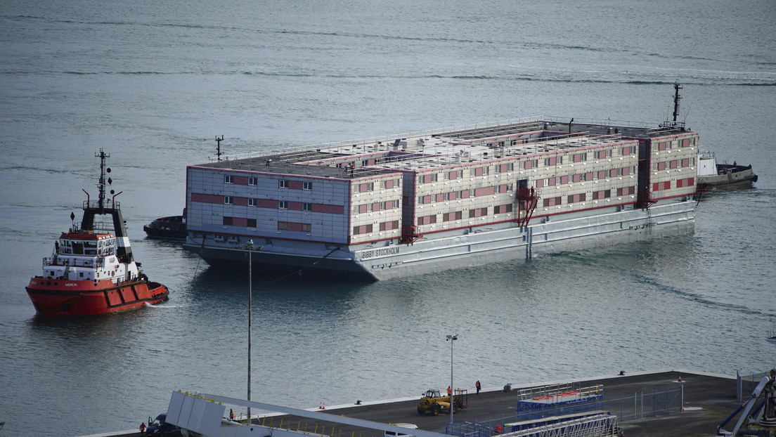 Petro tilda de "campo de concentración" al barco británico que detendrá a migrantes en el mar