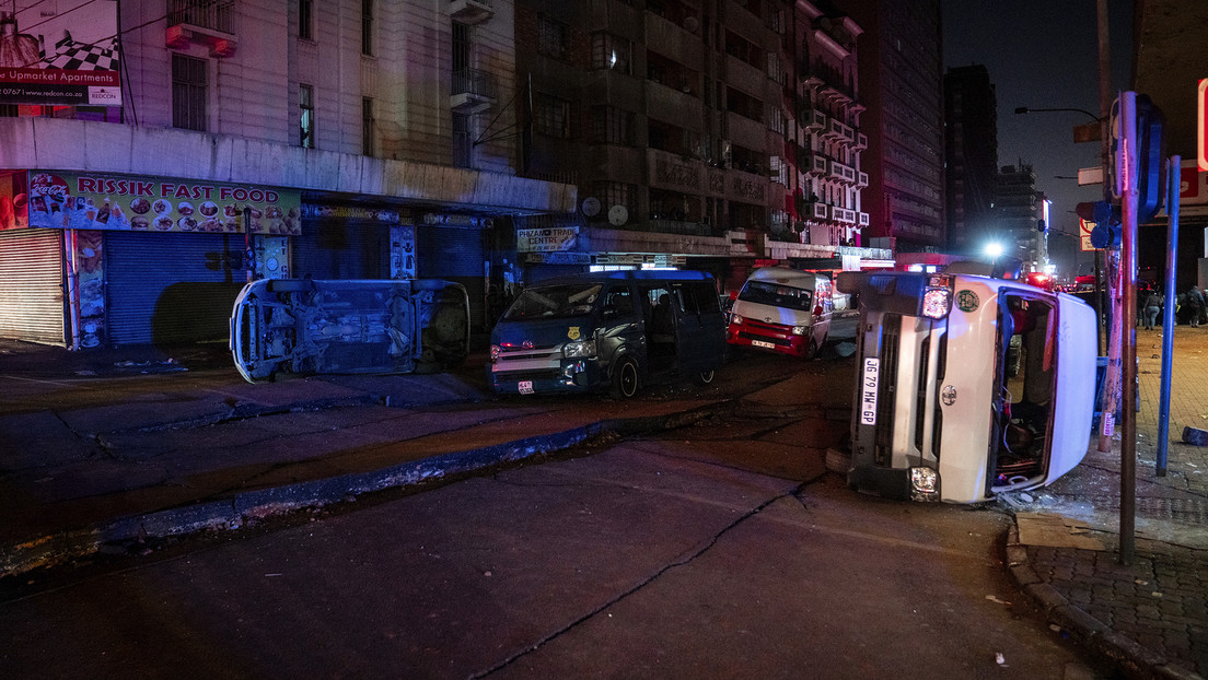 VIDEO: Así fue el momento de la explosión subterránea que hizo volar a decenas de autos en Sudáfrica