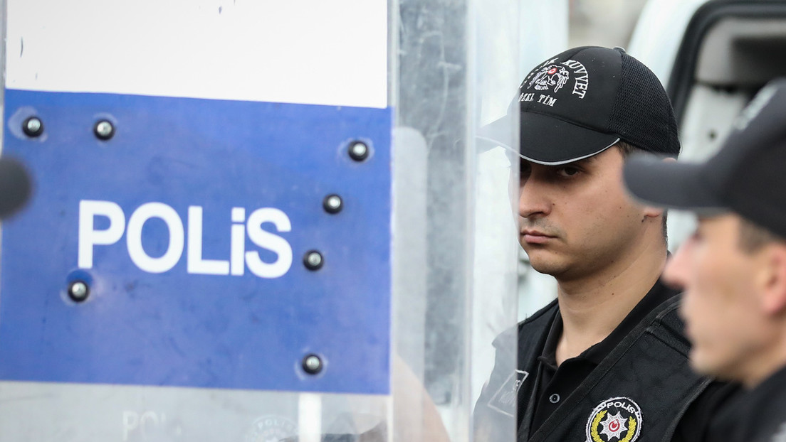 Un gay afirma que lo encarcelaron en Turquía sin motivos