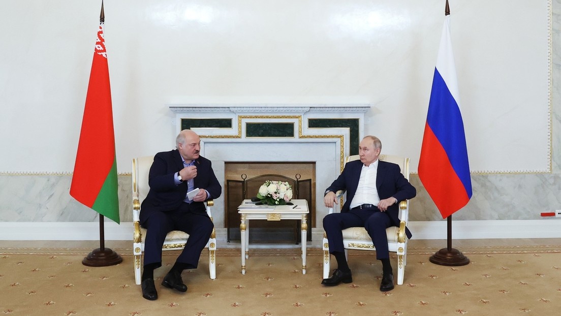 "La contraofensiva fracasó": Putin y Lukashenko discuten el conflicto ucraniano