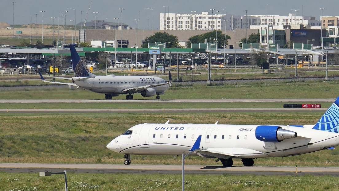 El extremo calor en EE.UU. obliga a las aerolíneas a reducir el número de pasajeros o equipaje