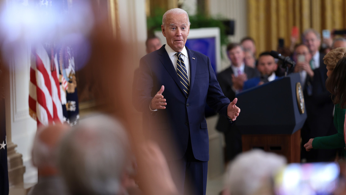 Biden dice que "más de 100 personas" murieron por el covid-19 (VIDEO)