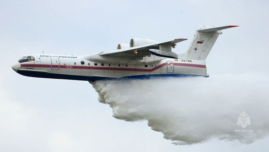 VIDEO: Aviones anfibios rusos apagan incendios forestales en Turquía