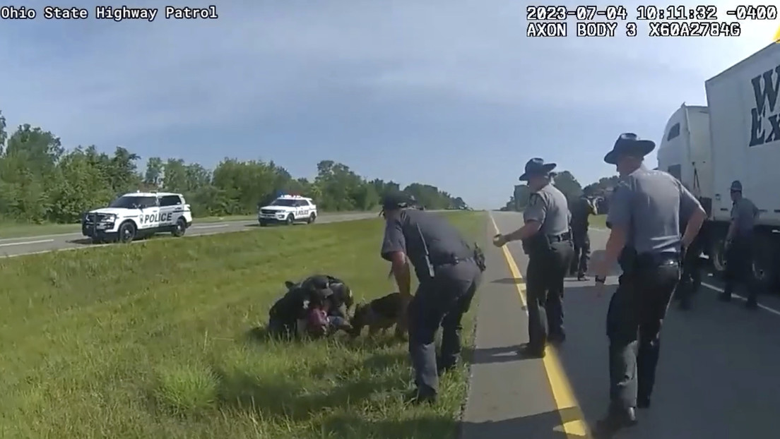 Despiden al policía que ordenó a un perro atacar a un afroamericano con las manos en alto en EE.UU.