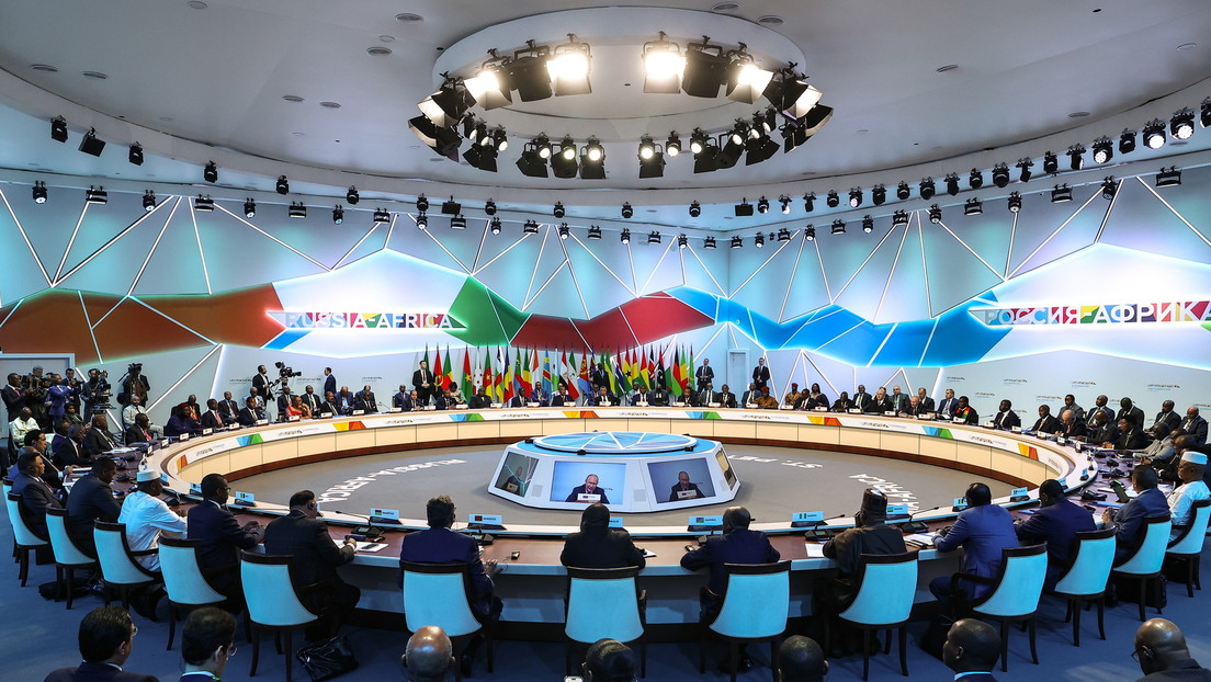 Rusia y los países africanos debaten el abandono del dólar en el comercio mutuo