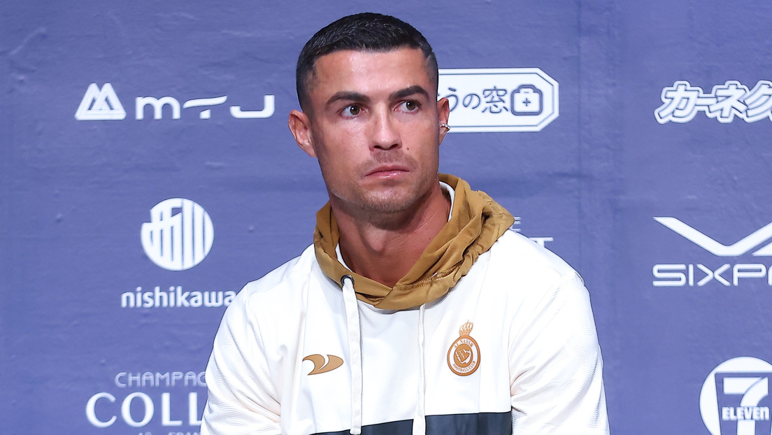 Cristiano Ronaldo saca su frustración contra un camarógrafo al final de un partido (VIDEO)