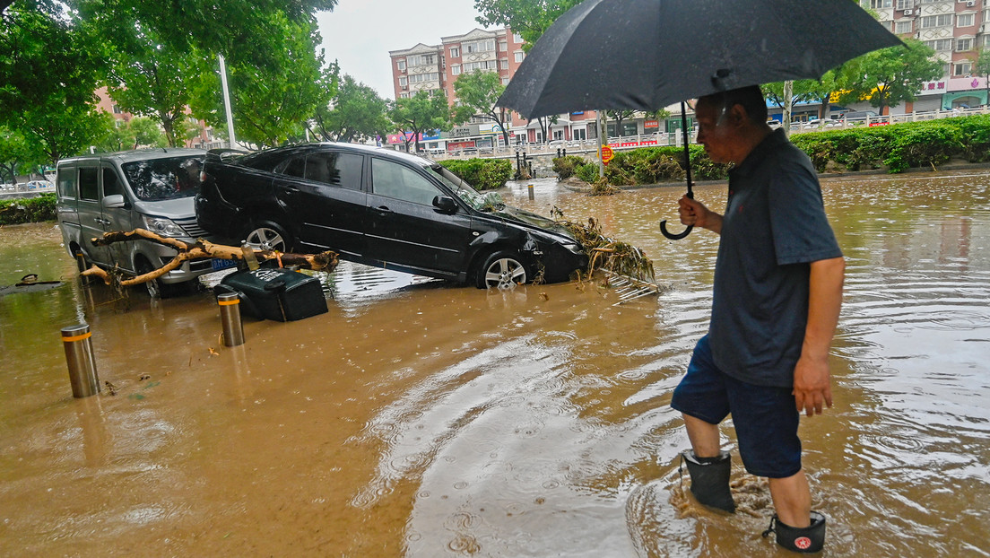 Lluvias extremas tras el tifón Doksuri causan graves inundaciones y dejan al menos 2 muertos en Pekín (VIDEOS)