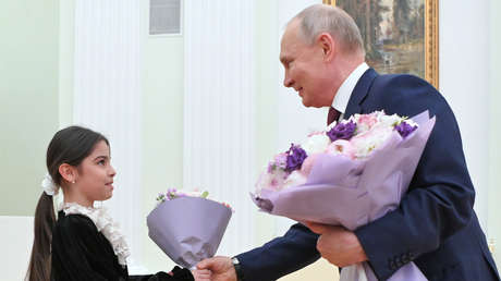 VIDEO: Putin prepara flores para conocer a una niña que lloró por no lograr verlo en su ciudad