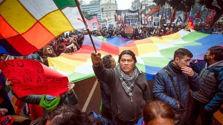 Milagro Sala, un homenaje a los colores de su tierra exigiendo su libertad