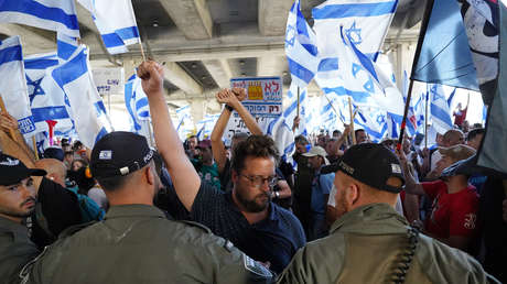 VIDEO: Manifestantes ocupan el aeropuerto principal de Israel para protestar contra la reforma judicial