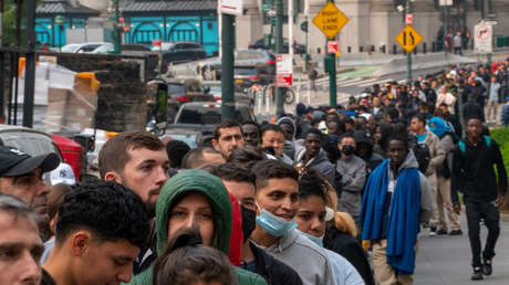 Nueva York repartirá octavillas a migrantes en la frontera con México para que reconsideren ir a otras ciudades de EE.UU.