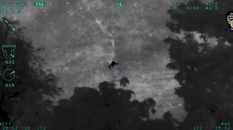 Operación de búsqueda aérea encuentra a un niño de 4 años que se escapó de su hogar (VIDEO)