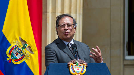 Petro pide suspender órdenes de captura a 8 disidentes de las FARC para iniciar diálogos de paz