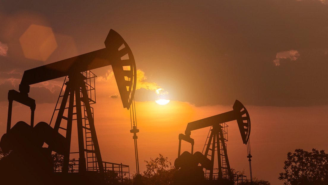 El precio de petróleo experimenta la mayor subida en 18 meses por el auge de la demanda