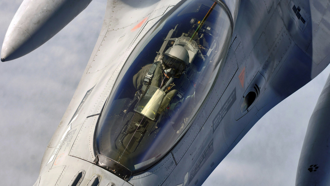 Falta de dominio del inglés: el obstáculo para entrenar a pilotos ucranianos en el manejo de cazas F-16