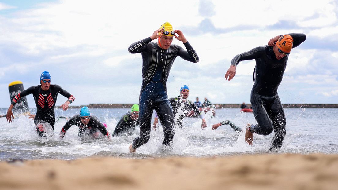 Decenas de atletas enferman con náuseas y diarrea tras participar en un triatlón en el Reino Unido