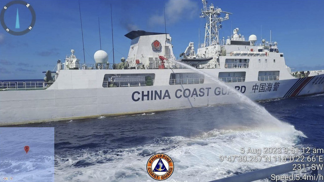 Filipinas acusa a China de usar un cañón de agua contra sus buques en el mar de la China Meridional
