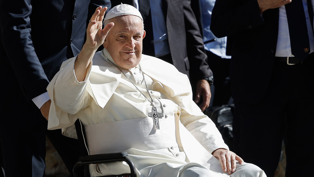 El papa Francisco dice que la Iglesia católica "está abierta a todos", incluso a la comunidad LGBT