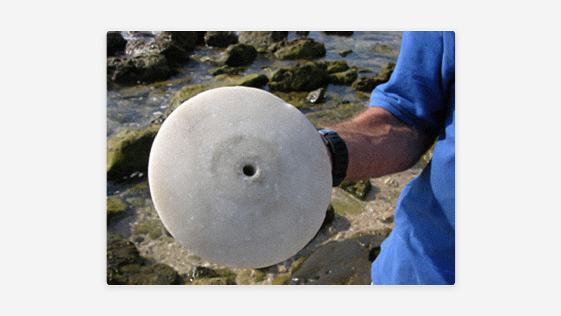 Descubren un raro disco de mármol de 2.500 años en Israel