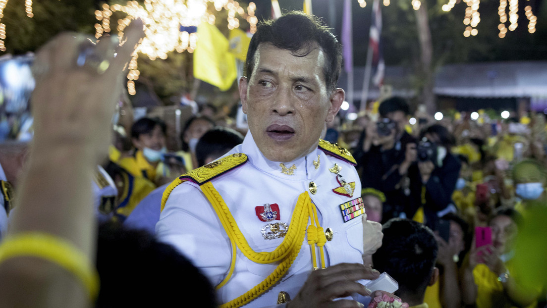 Segundo hijo del rey de Tailandia vuelve al país por primera vez en 27 años
