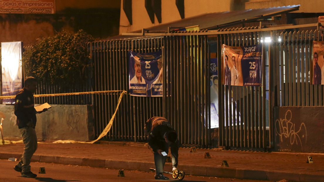 Policía de Ecuador detona un supuesto paquete explosivo hallado en el área del atentado contra Villavicencio