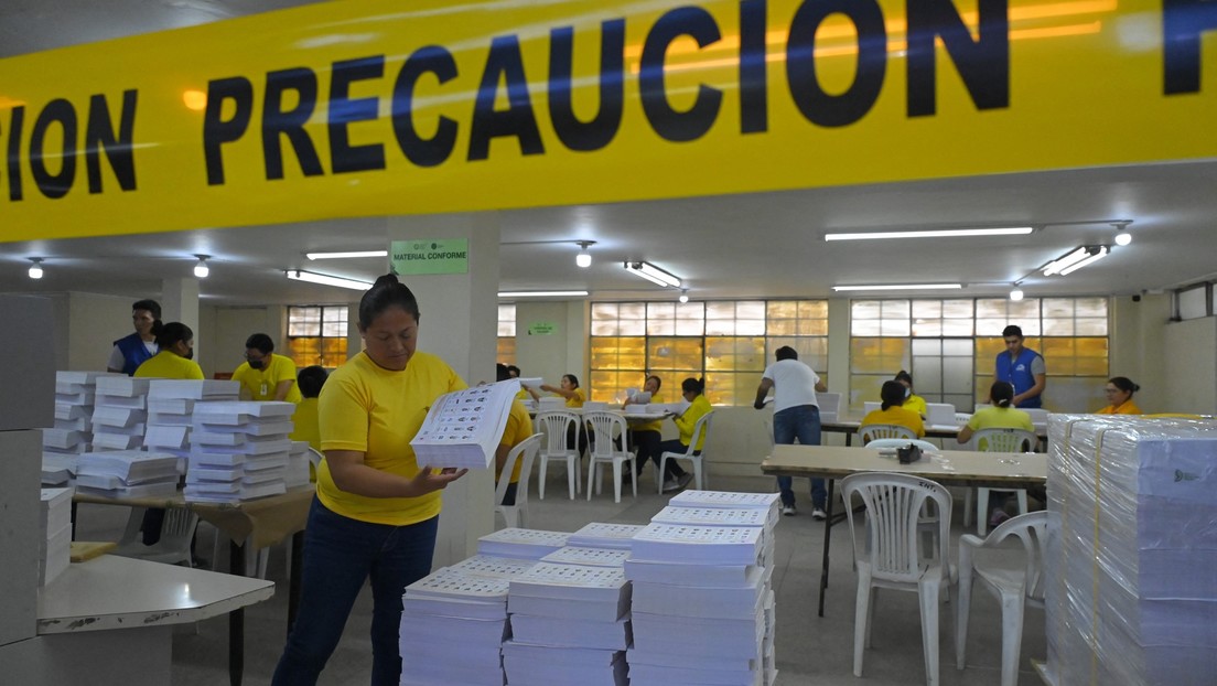 ¿Qué pasará con las papeletas electorales de Villavicencio, el candidato asesinado en Ecuador?