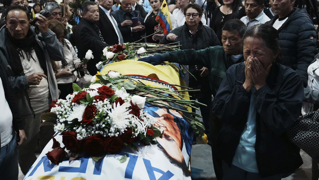 Ecuador se despide de Fernando Villavicencio en un velorio público en Quito