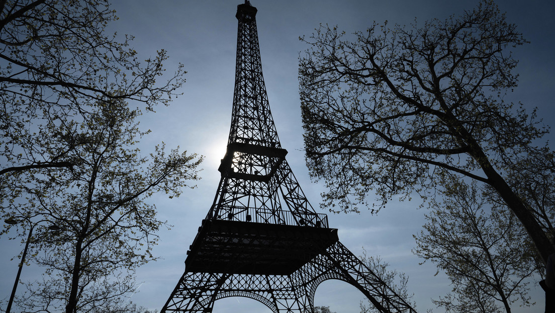 Evacúan la Torre Eiffel por una amenaza de bomba